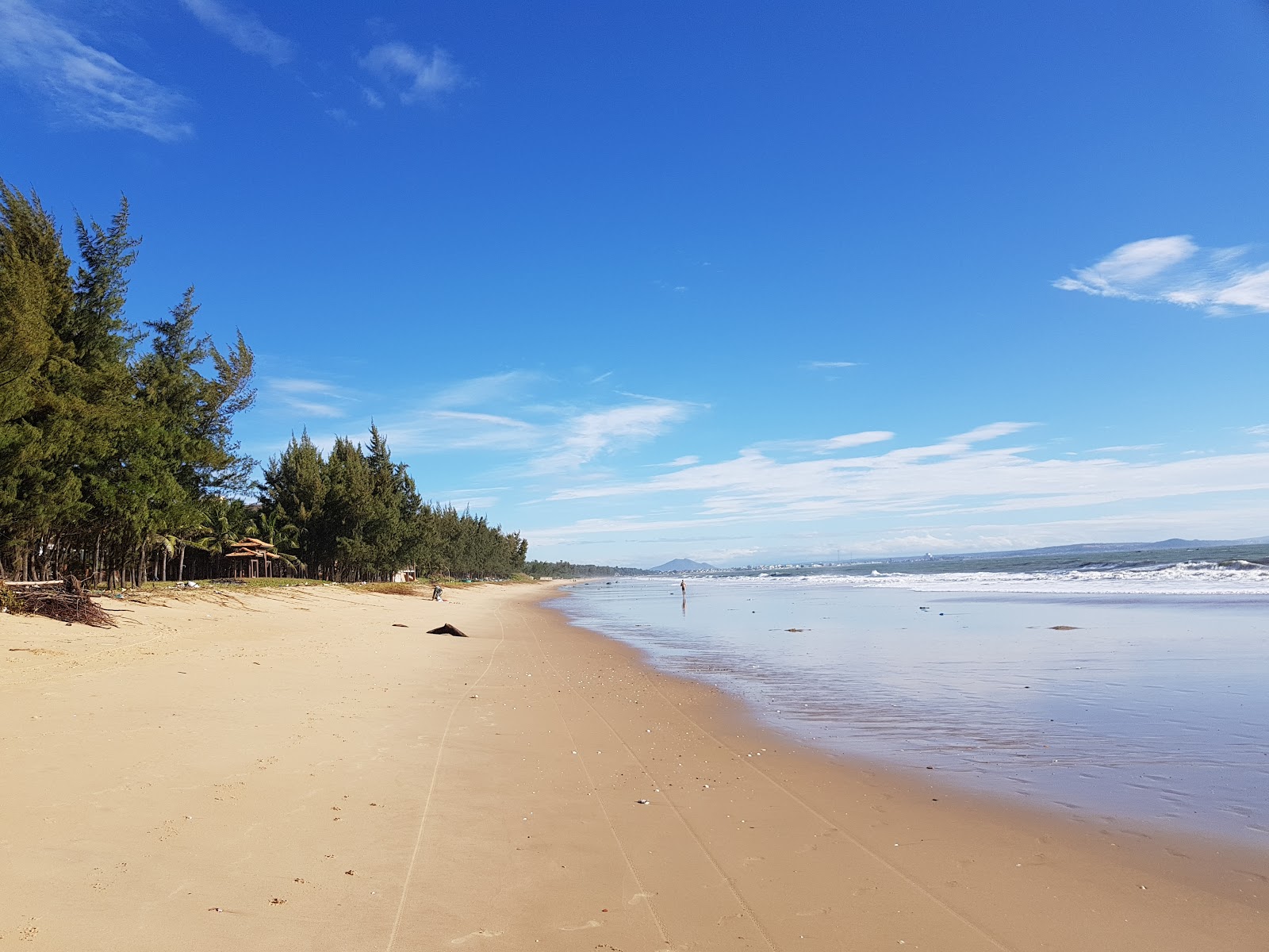 Foto av Bai Bien Tien Thanh med lång rak strand