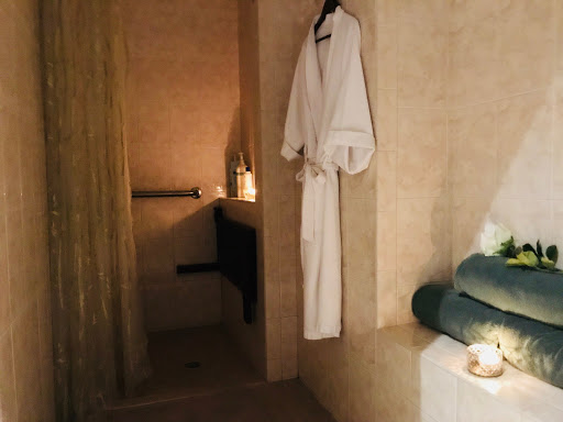 Day Spa «Serenity An Aveda Day Spa», reviews and photos, 1019 N Federal Hwy, Fort Lauderdale, FL 33304, USA