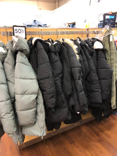 Clothing Store «Gap Outlet», reviews and photos, 100 Premium Outlets Blvd #100, Hagerstown, MD 21740, USA