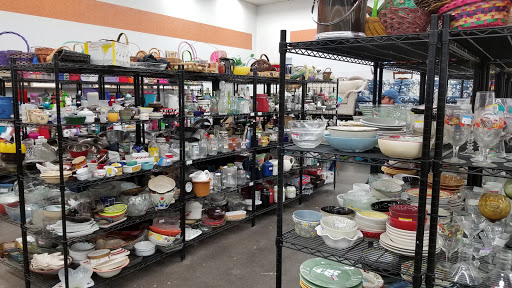 Thrift Store «7th St & Union Hills Goodwill Retail Store & Donation Center», reviews and photos, 710 E Union Hills Dr, Phoenix, AZ 85024, USA