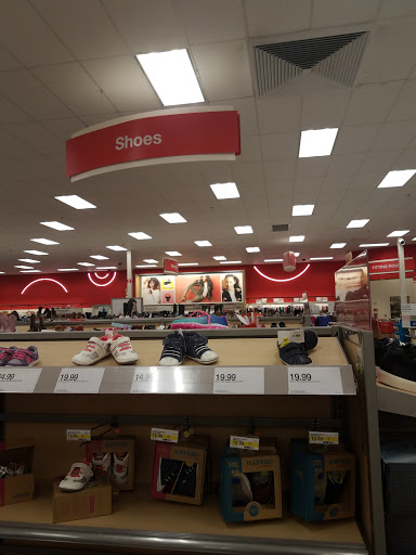 Department Store «Target», reviews and photos, 3255 Owen Rd, Fenton, MI 48430, USA