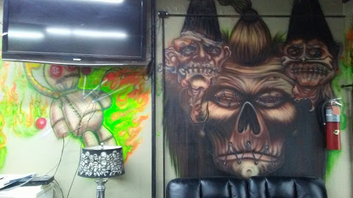 Tattoo Shop «Shrunkin Head Tattoo», reviews and photos, 4438 St John Ave, Kansas City, MO 64123, USA