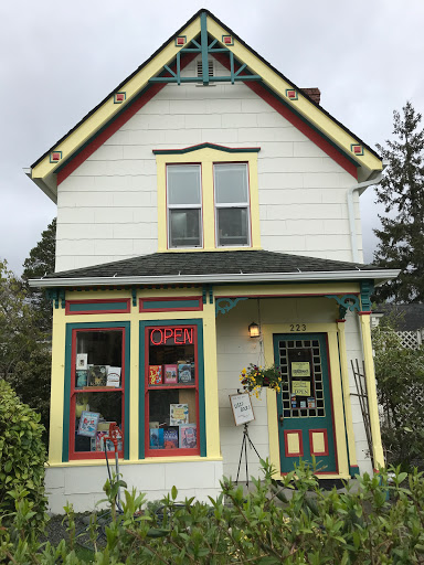 Used Book Store «Serendipity the Used Book Pl», reviews and photos, 223 A St, Friday Harbor, WA 98250, USA