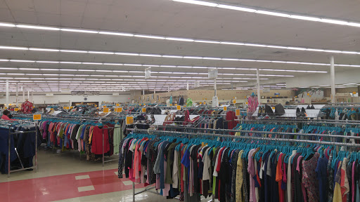 Thrift Store «Rockford Rescue Mission Thrift Store», reviews and photos, 2710 20th St, Rockford, IL 61109, USA