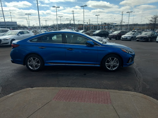 Hyundai Dealer «Crestmont Hyundai», reviews and photos, 2961 Center Rd, Brunswick, OH 44212, USA