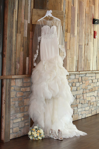 Bridal Shop «Bella Bianca Bridal», reviews and photos, 17W527 E Roosevelt Rd, Oakbrook Terrace, IL 60181, USA