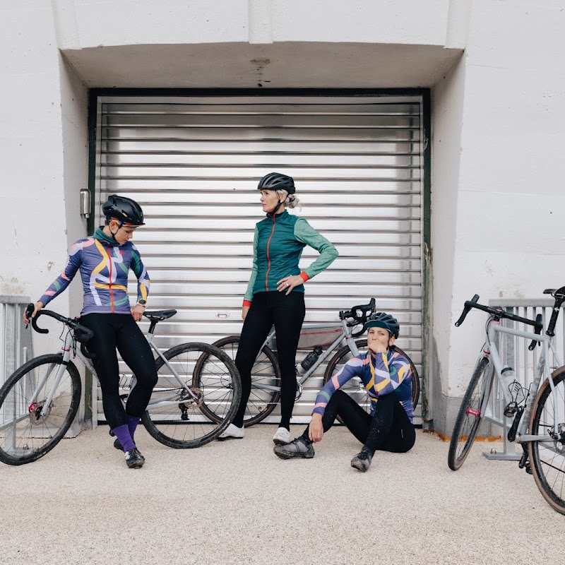 I R I S Cycling Apparel - I Ride In Style.