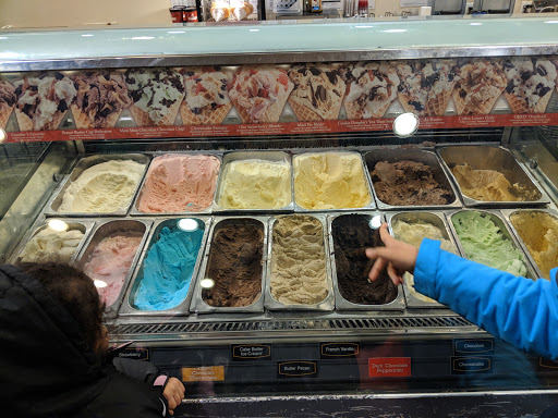 Shopping Mall «Midway Shopping Center», reviews and photos, 1001 Central Park Ave, Scarsdale, NY 10583, USA