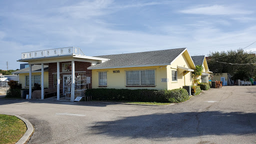 Thrift Store «Habitat For Humanity Thrift Store», reviews and photos, 1635 N Old Dixie Hwy, Jupiter, FL 33469, USA