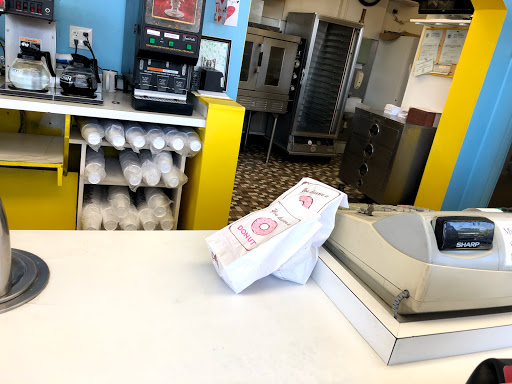 Donut Shop «Queen Donut Shop», reviews and photos, 1806 W 18th St, Houston, TX 77008, USA