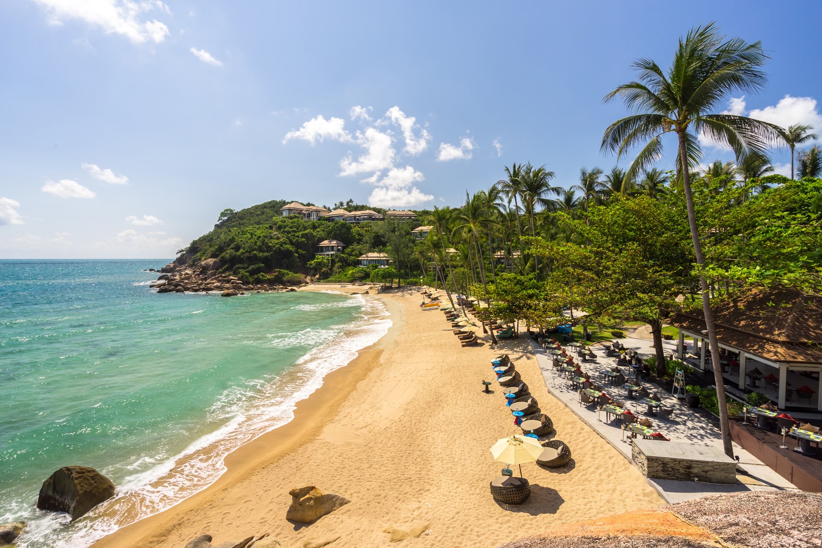 Foto de Coral Bay Beach com areia brilhante superfície