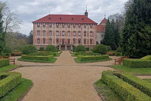 Libochovice chateau park image