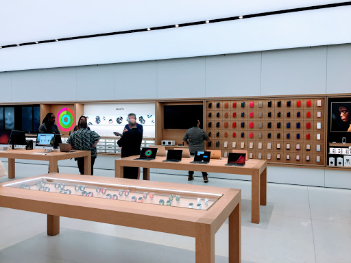 Computer Store «Apple Northbrook», reviews and photos, 1310 Northbrook Ct, Northbrook, IL 60062, USA