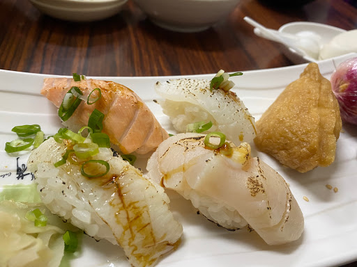 三丸手作壽司、丼飯、關東煮 的照片