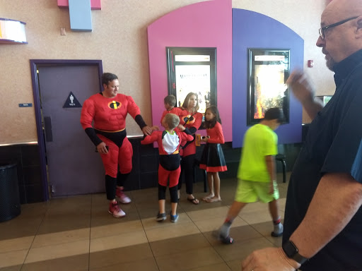 Movie Theater «Regal Cinemas Modesto 10», reviews and photos, 3969 McHenry Ave, Modesto, CA 95356, USA