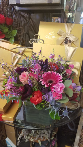 Florist «Country Village Florist and Gifts, Inc.», reviews and photos, 212 E Main St, East Islip, NY 11730, USA