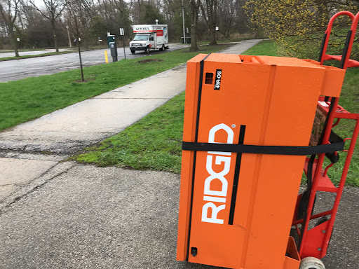 Truck Rental Agency «U-Haul Moving & Storage of Bronzeville», reviews and photos, 2601 S La Salle St, Chicago, IL 60616, USA