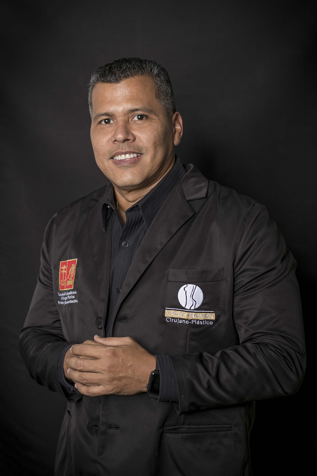 Dr. Víctor Reyes, Cirujano Plástico en Pereira - Cirugía Plástica Especializada
