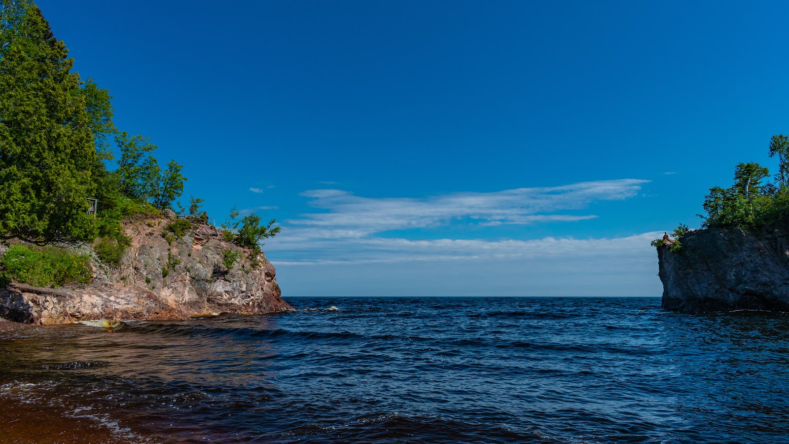 Lake Superior Beach的照片 带有宽敞的海湾