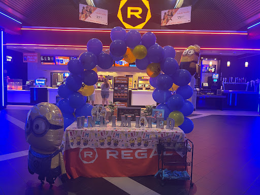 Movie Theater «Regal Cinemas Hollywood 20 - Naples», reviews and photos, 6006 Hollywood Dr, Naples, FL 34109, USA