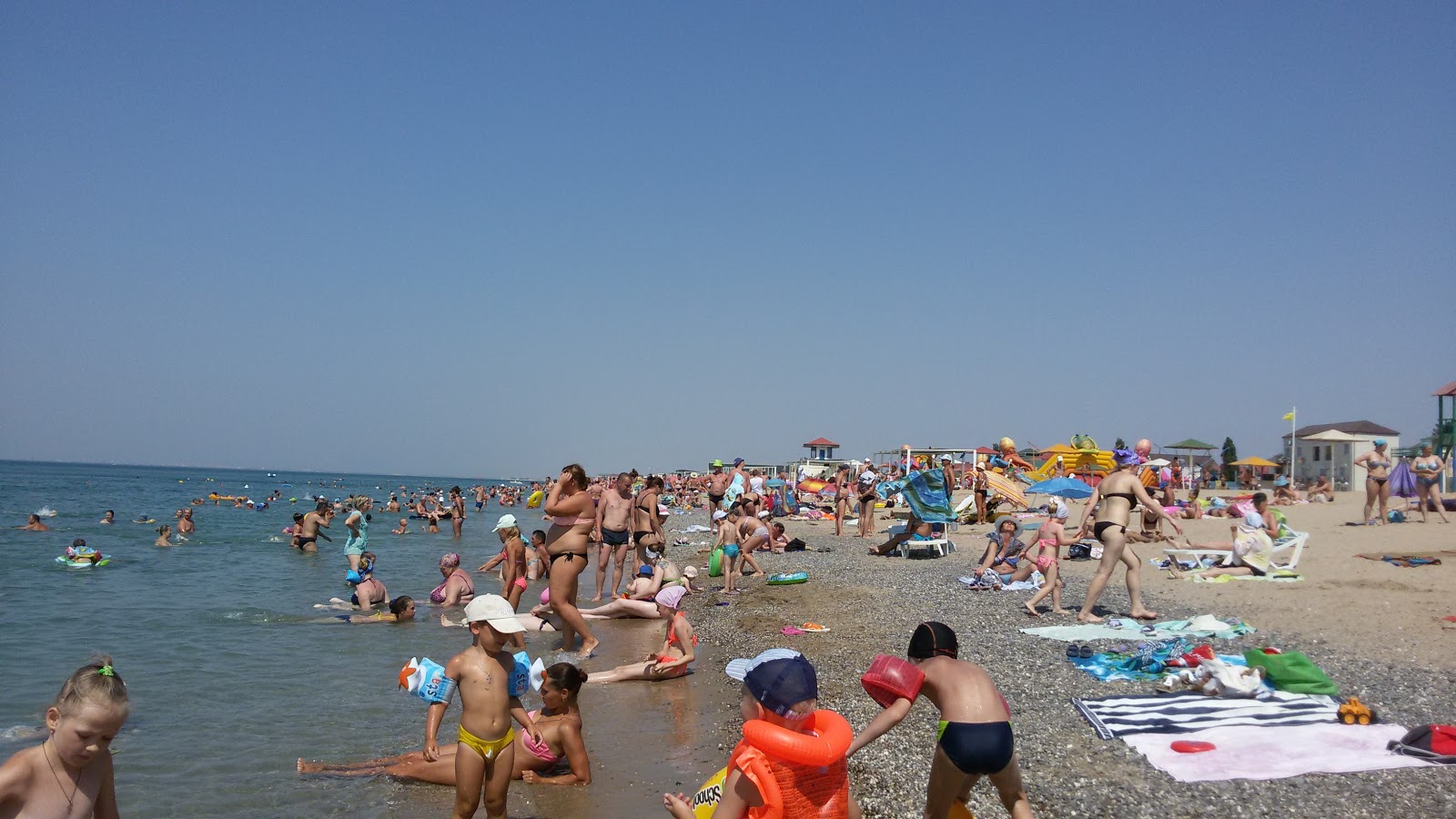 Priboy beach'in fotoğrafı - rahatlamayı sevenler arasında popüler bir yer