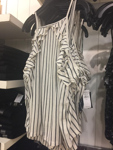 Clothing Store «AEO Factory Store», reviews and photos, 8200 Vineland Ave Suite 101, Orlando, FL 32821, USA