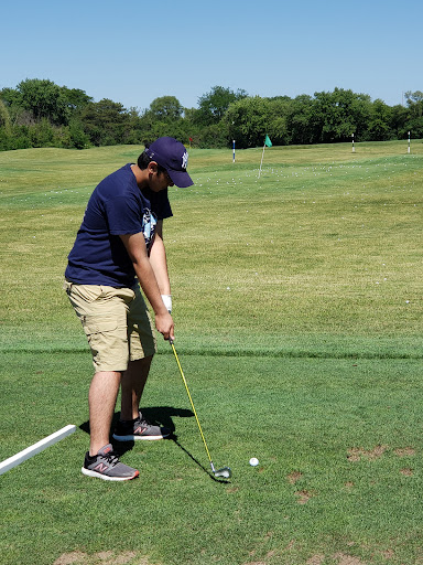 Public Golf Course «Deerfield Golf Club and Learning Center», reviews and photos, 1201 Saunders Rd, Riverwoods, IL 60015, USA