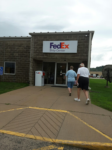 Shipping and Mailing Service «FedEx Ship Center», reviews and photos, 370 Harrison St, Dubuque, IA 52003, USA