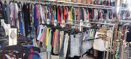 Consignment Shop «SecondHand Savvys», reviews and photos, 210 S Kings Ave, Brandon, FL 33511, USA