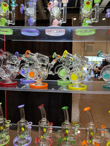 Vaporizer Store «Main Smoke Shop KC | Vape Shop», reviews and photos, 3429 Main St, Kansas City, MO 64111, USA