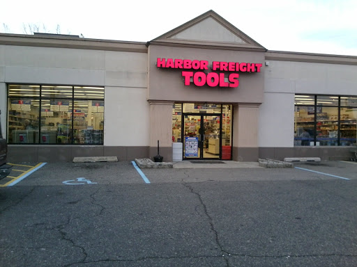 Harbor Freight Tools, 441 Market St, Saddle Brook, NJ 07663, USA, 