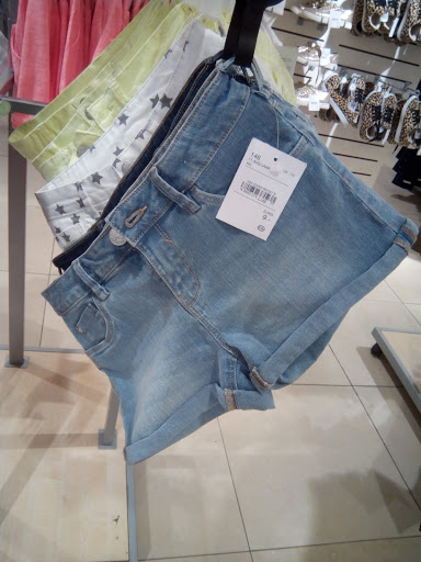 Stores to buy women's jeans dungarees Antwerp