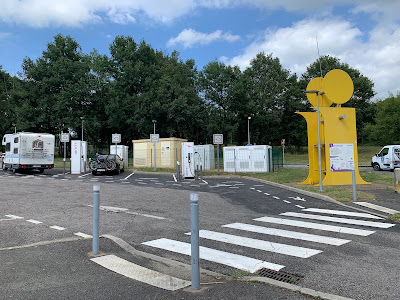 Borne de recharge IONITY à Saint-Sulpice-les-Feuilles