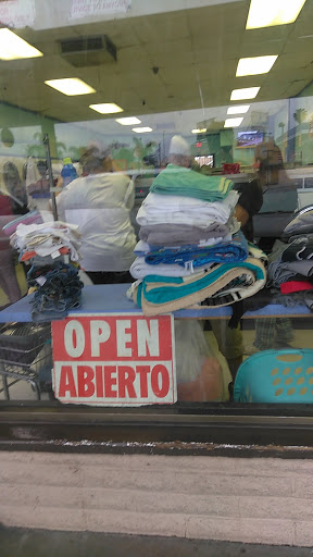 Laundromat «Savy Coin Laundry», reviews and photos, 1218 E McFadden Ave, Santa Ana, CA 92705, USA