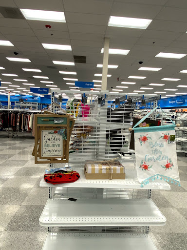 Clothing Store «Ross Dress for Less», reviews and photos, 701 N Milwaukee Ave, Vernon Hills, IL 60061, USA