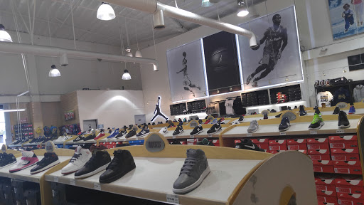Shoe Store «WSS», reviews and photos, 7111 Vineland Ave, North Hollywood, CA 91605, USA