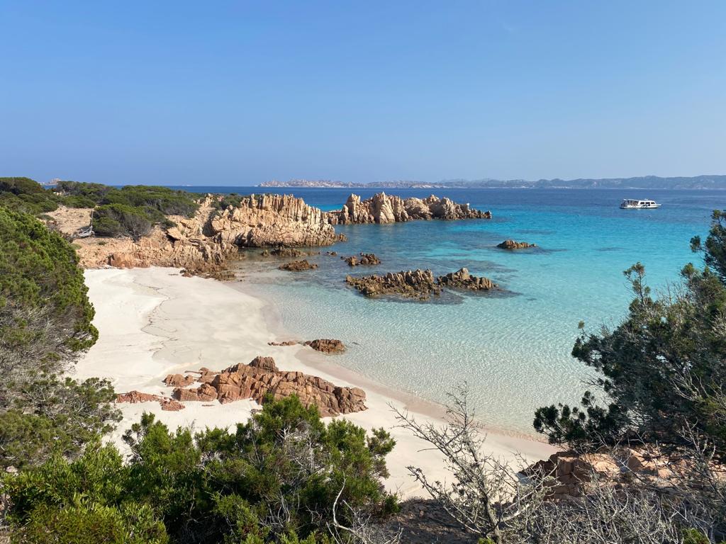 Zdjęcie Spiaggia Rosa z powierzchnią beżowy piasek