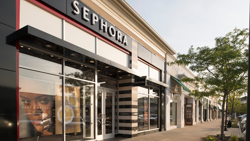 The Promenade Shops at Evergreen Walk, 501 Evergreen Way #503, South Windsor, CT 06074, USA, 
