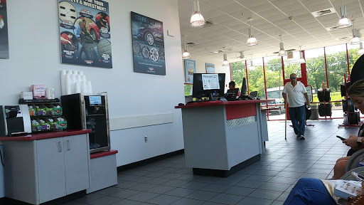 Tire Shop «Discount Tire Store - Nashville, TN», reviews and photos, 5832 Nolensville Pike, Nashville, TN 37211, USA