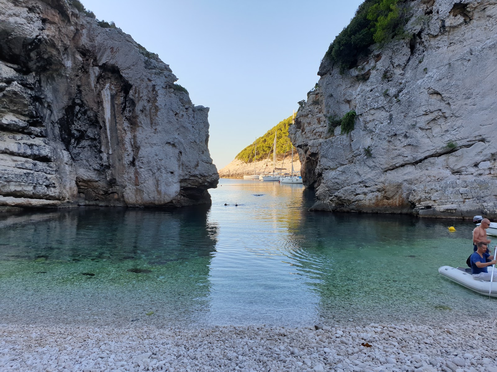 Zdjęcie Plaża Stiniva z poziomem czystości wysoki