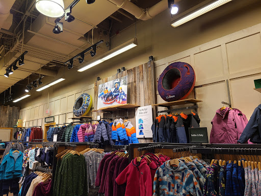 Clothing Store «L.L. Bean», reviews and photos, 4999 Old Orchard Shopping Center, Skokie, IL 60077, USA