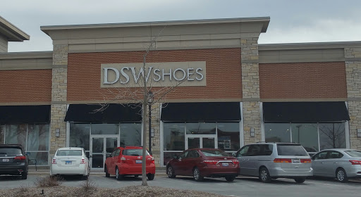 Shoe Store «DSW Designer Shoe Warehouse», reviews and photos, 970 N Milwaukee Ave, Lincolnshire, IL 60069, USA