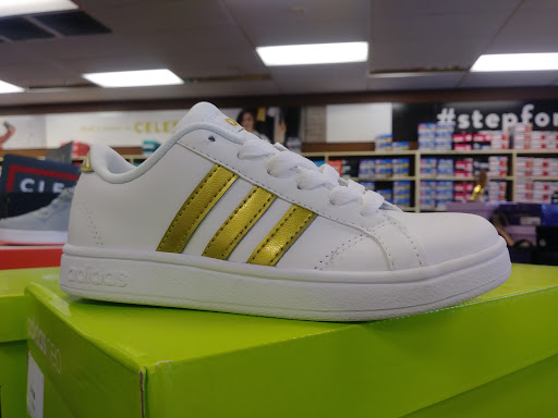 Shoe Store «Famous Footwear», reviews and photos, 10500 Ulmerton Rd, Largo, FL 33771, USA