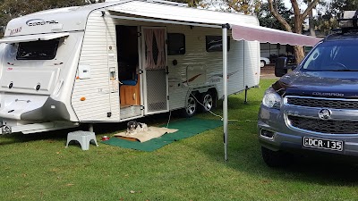 Photos of Moe Gardens Caravan Park.