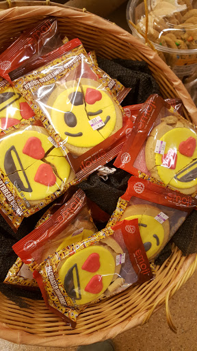 Supermarket «Super Stop & Shop», reviews and photos, 533 E Main St, Bay Shore, NY 11706, USA