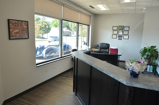 Car Repair and Maintenance «Urbandale Auto Body Service», reviews and photos, 3833 70th St, Urbandale, IA 50322, USA