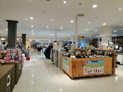 Paradise Park Shopping Center