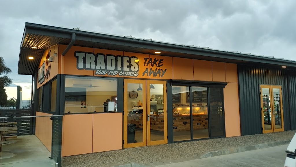 Tradies Cafe 3875