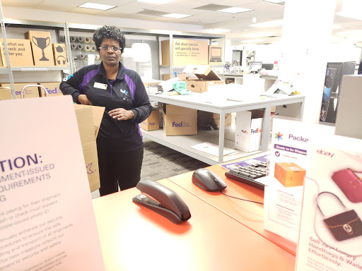 Print Shop «FedEx Office Print & Ship Center», reviews and photos, 440 Ernest W Barrett Pkwy NW #68, Kennesaw, GA 30144, USA