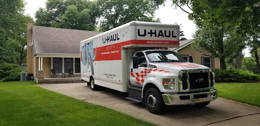 Truck Rental Agency «U-Haul Moving & Storage of Broadview», reviews and photos, 2001 W Roosevelt Rd, Broadview, IL 60155, USA